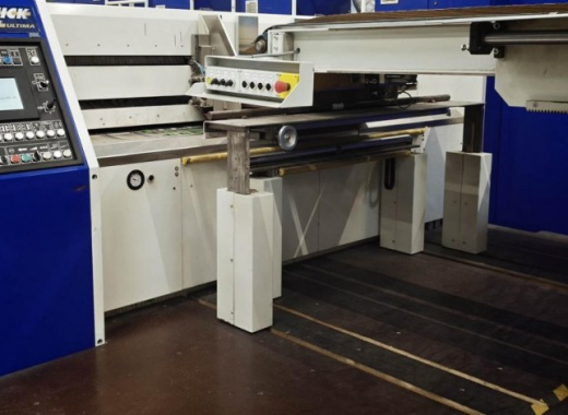 15600Emba245-24